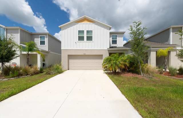 Modern 4-Bedroom Parrish Home with Bonus Loft & Open Living Space Gallery 4