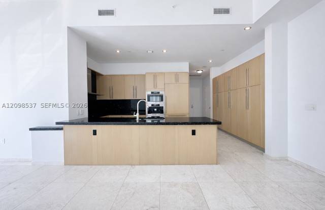 900 Brickell Key Blvd Gallery 3