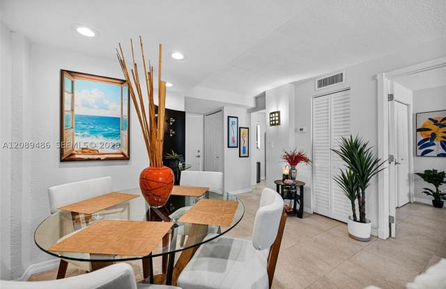 1334 Collins Ave Gallery 3