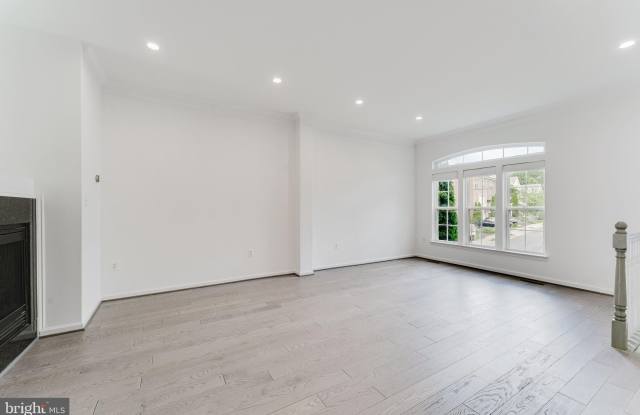 4577 DERRING Lane Gallery 3