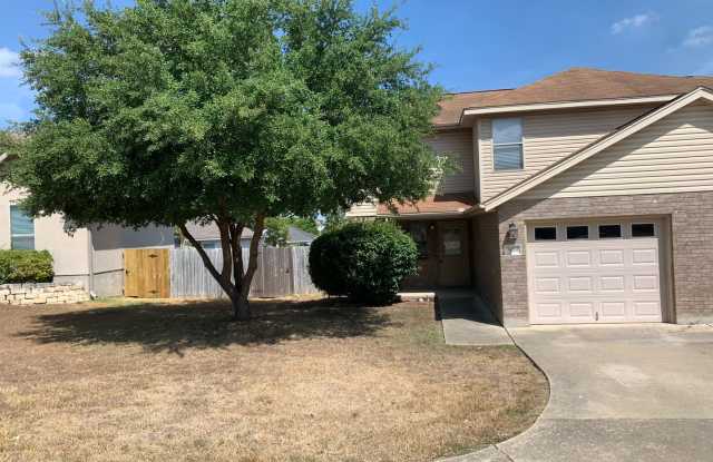 2/2.5/1 / Easy access to I35 / Large Fenced in Backyard with Covered Patio / Fridge Included / CISD *2 weeks free rent* Gallery 3