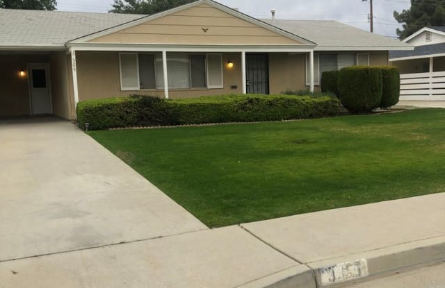 309 River Oaks Dr - 309 River Oaks Drive, Bakersfield, CA 93309