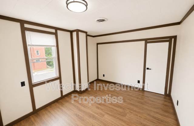 1178 1/2 W Wayne St Gallery 3
