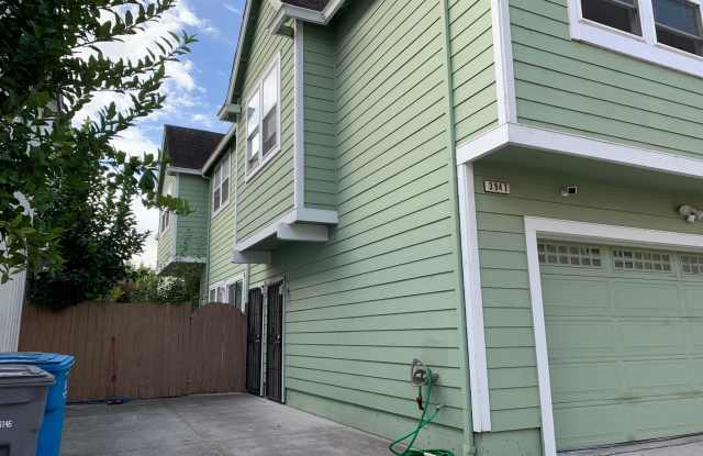 Light  Bright upstairs one bedroom Granny unit photos photos