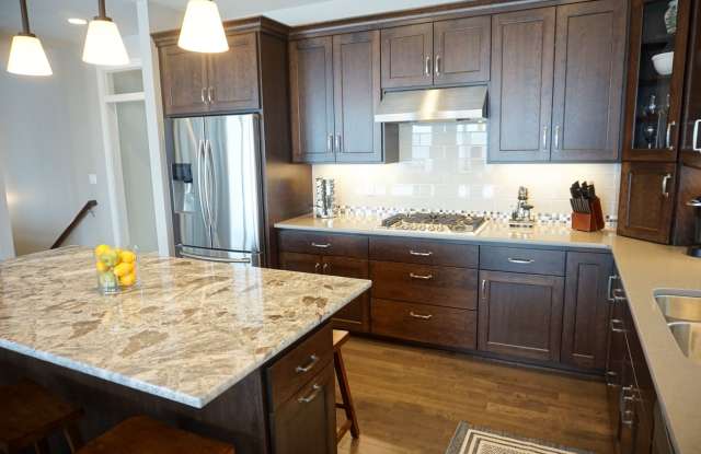 Luxury Home in Peaceful Setting Gallery 3