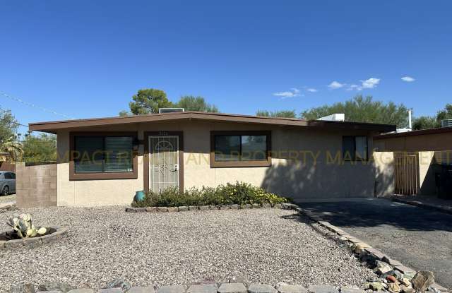 5223 East Lee Street photos photos