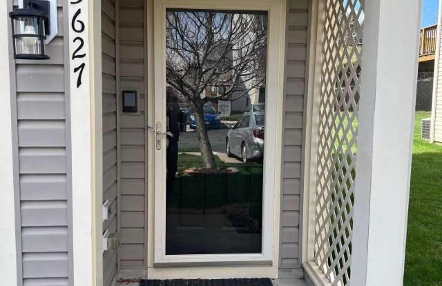 15627 JOHN DISKIN CIRCLE Gallery 2