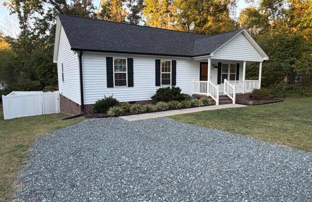 Amazing custom 3 bedroom 2 bath rental home in Gibsonville,NC Gallery 3