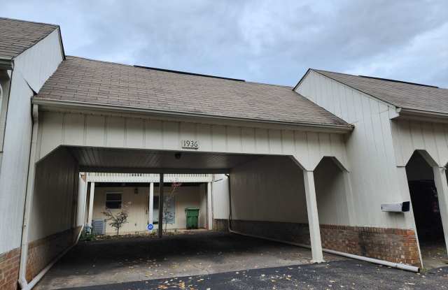 Maryville 37804 - 2 bedroom, 1.5 bath townhome - Contact Troy Adams (865) 233-6949 - 1936 Sequoyah Avenue, Maryville, TN 37804