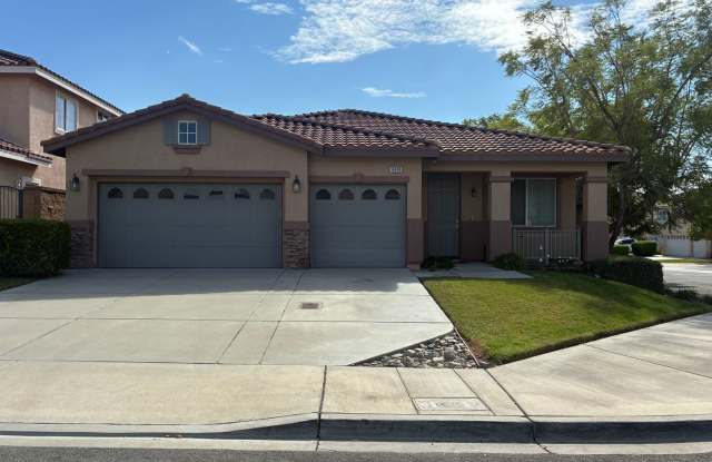 Beautiful 4-Bedroom Home for Rent in Fontana! Gallery 1
