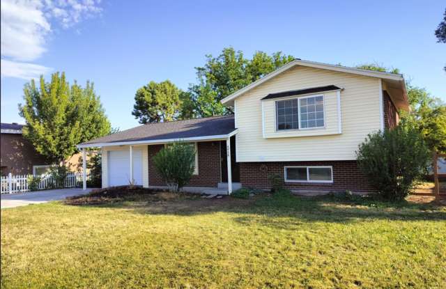 Well Maintained West Valley Home |4bd/2ba | Large Yard | One Car Garage photos photos