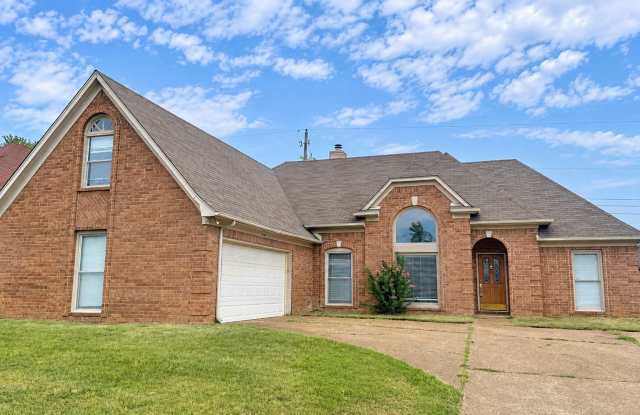 Charming 3-Bedroom Home + Game Room / Office Gallery 1