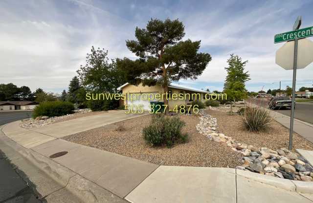 4 Bedroom, 2 Bathroom House with Fenced Back Yard photos photos