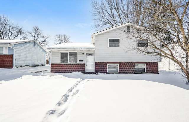 Spacious 3-Bedroom Home with Large Family Room, Laundry Room, and Fenced Backyard photos photos