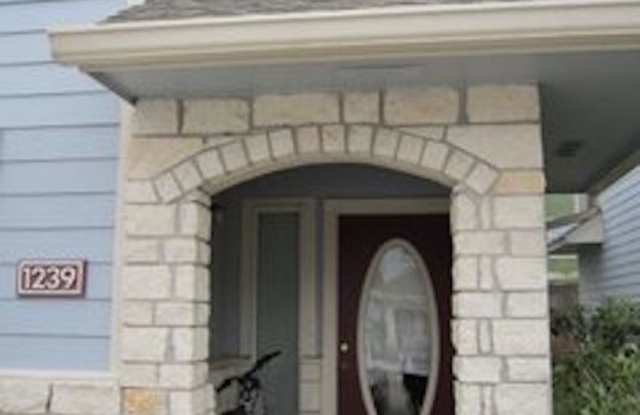 END OF JULY 2025 PRE-LEASE! Spacious 3 Bedroom 3 Bathroom Townhome Close to Campus - 1239 Canyon Creek Circle, College Station, TX 77840