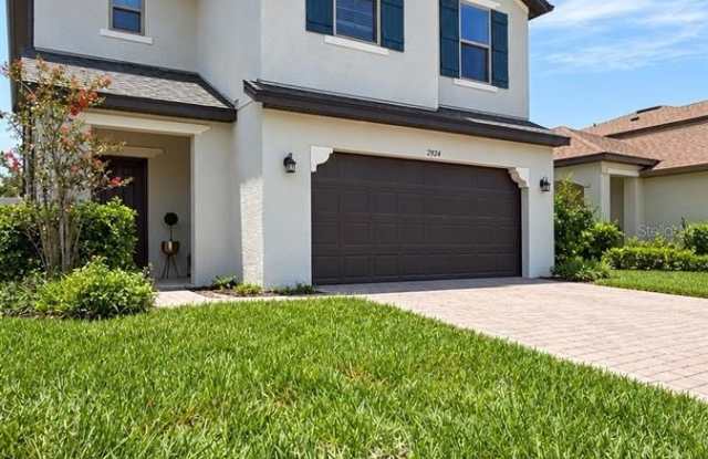 2924 CREST Drive Gallery 1