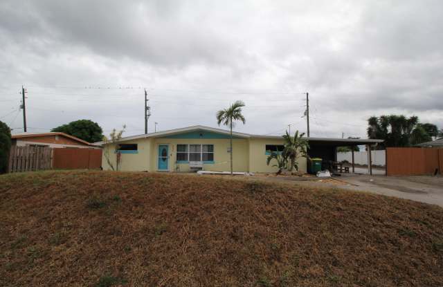 351 Avenida Central Gallery 2