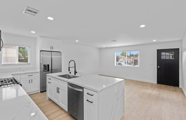 Spacious 4 Bed / 3 Bath Home with Private Driveway, In-Unit Laundry Gallery 3