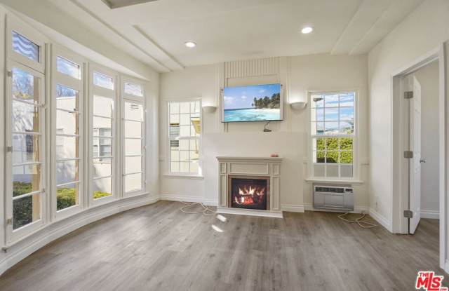228 S REEVES DR photos photos