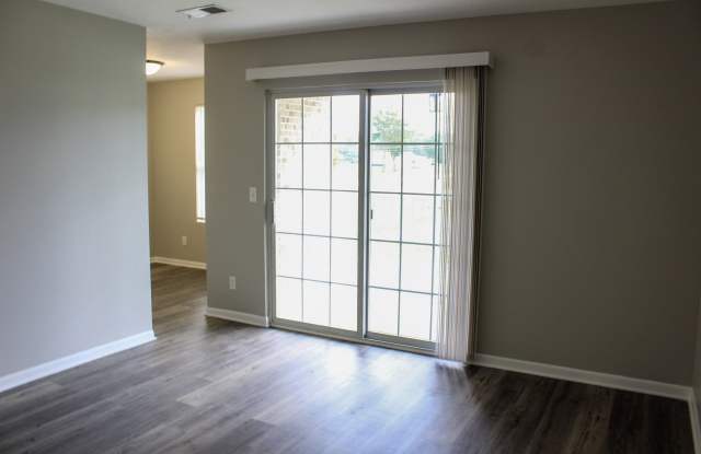 2016 North Section Street - 8 Gallery 4