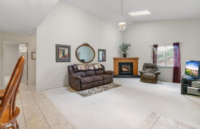 310 Viking Place Gallery 4