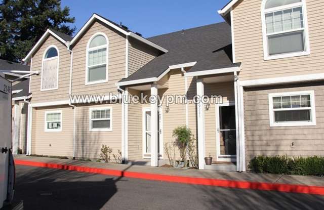 2 Bed, 2.5 Bath Townhome in Rockwood Neighborhood photos photos