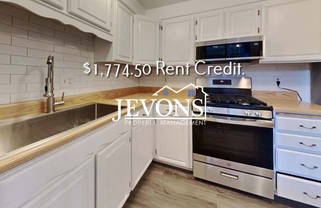 Get $1,774.50 Rent Credit - Beautiful 5-bedroom two-story home near Doris Cooper Houghton Beach Park - 5915 106th Avenue Northeast, Kirkland, WA 98033