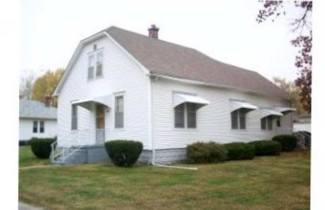 400 Ricks Street - 400 Ricks Street, Morrisonville, IL 62546