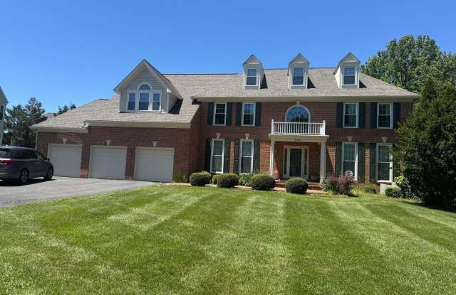 8300 APPLE Court Gallery 1