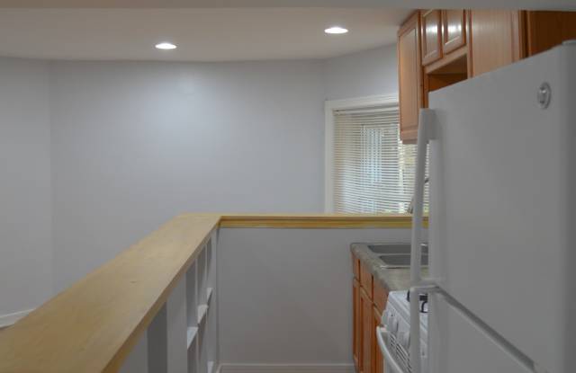 3311 South Calumet Avenue South #GARDEN Gallery 4