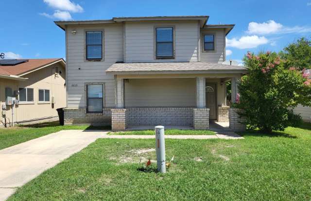 **APPLICATION RECEIVED** MOVE IN SPECIAL! Spectacular 3 bedroom 2 bath Home w/ Bonus Room!! - 10135 Amber Coral, Bexar County, TX 78245