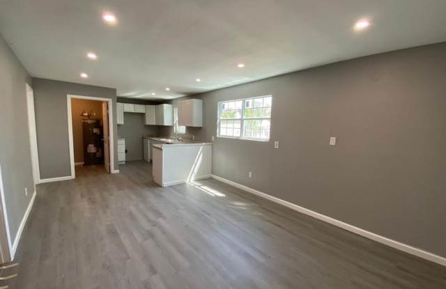 COMPLETELY REMODELED 2 bedroom/1 bath duplex AVAILABLE NOW! photos photos