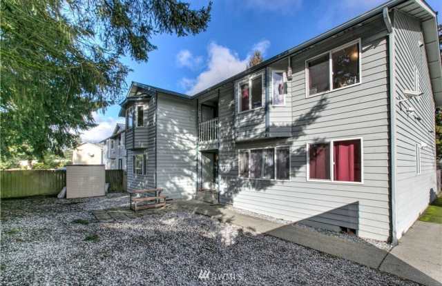 2 bedroom home in Everett Near Recreation and Boeing Facility - 7611 Ridgewood Drive, Everett, WA 98203