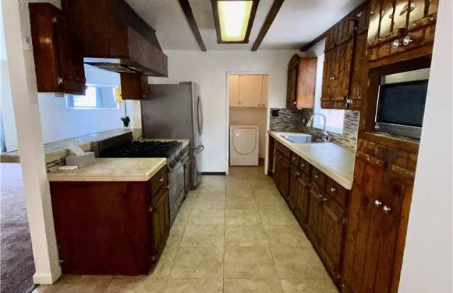3412 Barham Boulevard Gallery 3