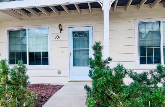 Lovely 3 Bedroom 2 Bath w/ gas fireplace photos photos