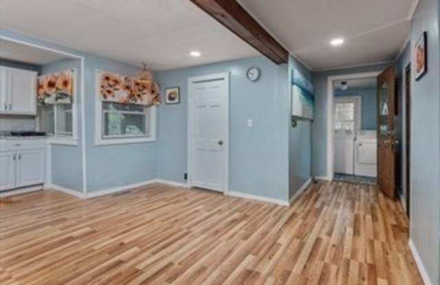 270 Cottage St Gallery 4