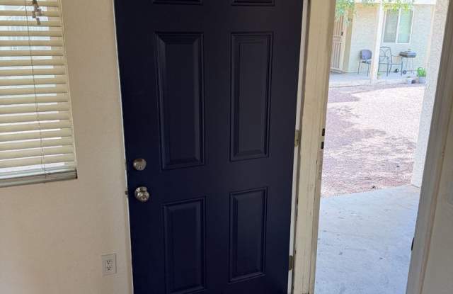 2/2 condo in the heart of Sunnyslope Gallery 4