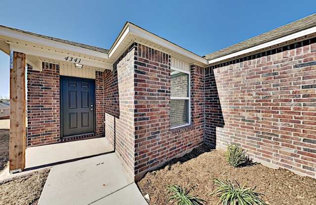Very Nice 3 Bedroom 2 Bath Home in Mustang Schools Gallery 3