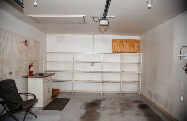 2 Bedroom, 1 Bath, 1st Floor Living, 1 Car Garage. Gallery 3