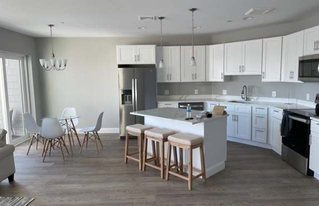 435 Ocean Boulevard - 435 Ocean Boulevard, Hampton Beach, NH 03842