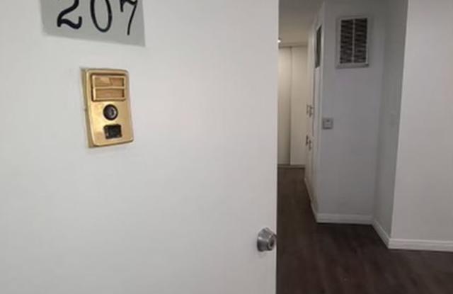 1525 North Kenmore Avenue photos photos