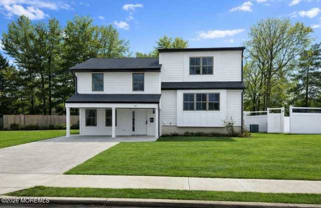 20 Roslyn Drive - 20 Roslyn Drive, Oakhurst, NJ 07755