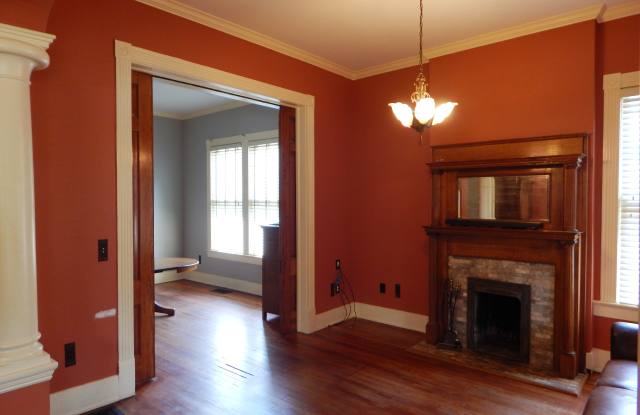 652 Boulevard SE Unit A Gallery 3