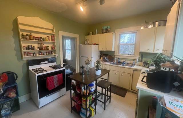 307 Raymond- College Rental Gallery 3