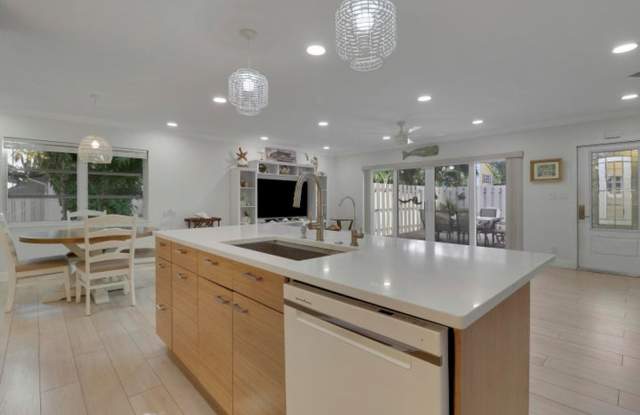 232 SEABREEZE Circle, Jupiter, FL 33477 - 6419 Gallery 4