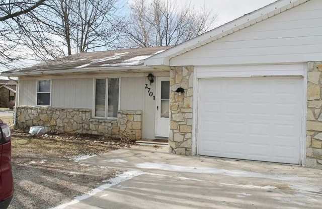 Coming soon, will update photos. 2 bedroom 1-1/2 bath with bonus room. Duplex Yorktown Schools - 2701 North Morrison Road, Muncie, IN 47304