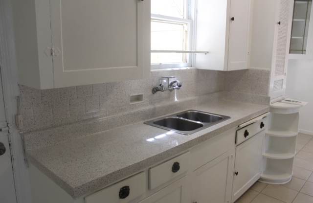 Spacious corner unit in Cortez Hills! Gallery 2