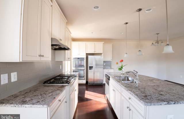 13750 FOGGY GLEN DRIVE Gallery 4