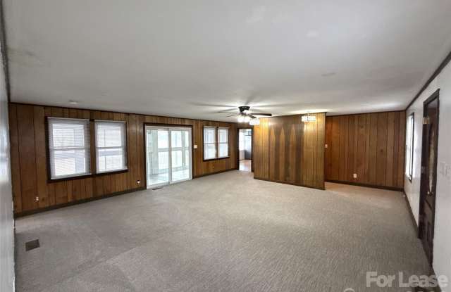 3628 Brooks Lane Gallery 2