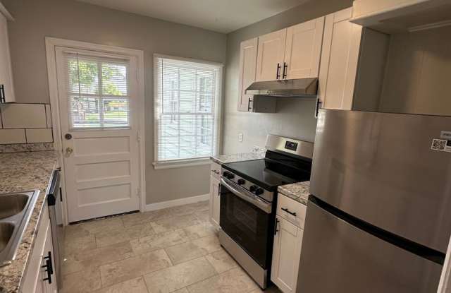 NICELY UPDATED 2 BEDROOM, 1 BATHROOM APARTMENT Gallery 3